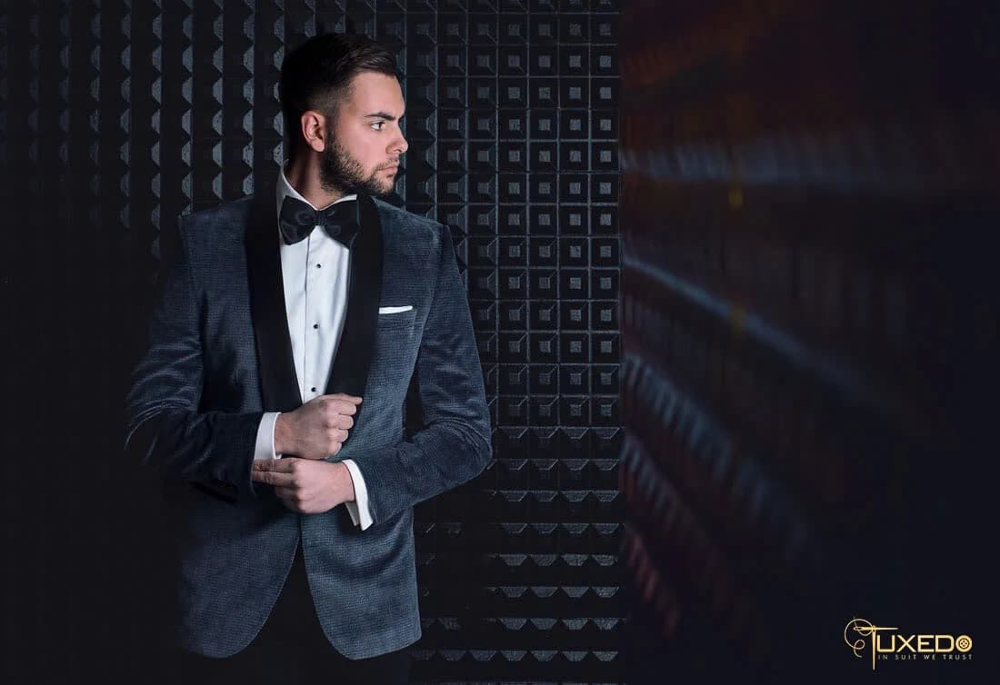 Tuxedo Nhung Xám Khói Cổ Sam