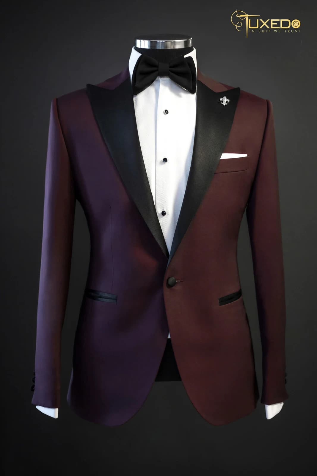 Tuxedo Đỏ Mận Ánh Tím Ve Nhọn