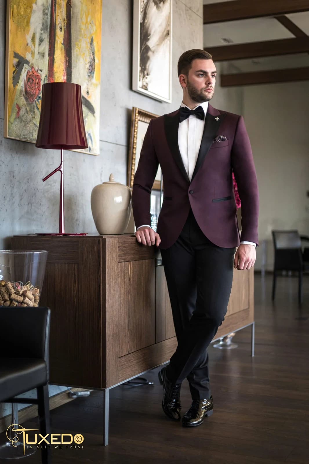 Tuxedo Đỏ Mận Phom Ôm Trẻ Trung