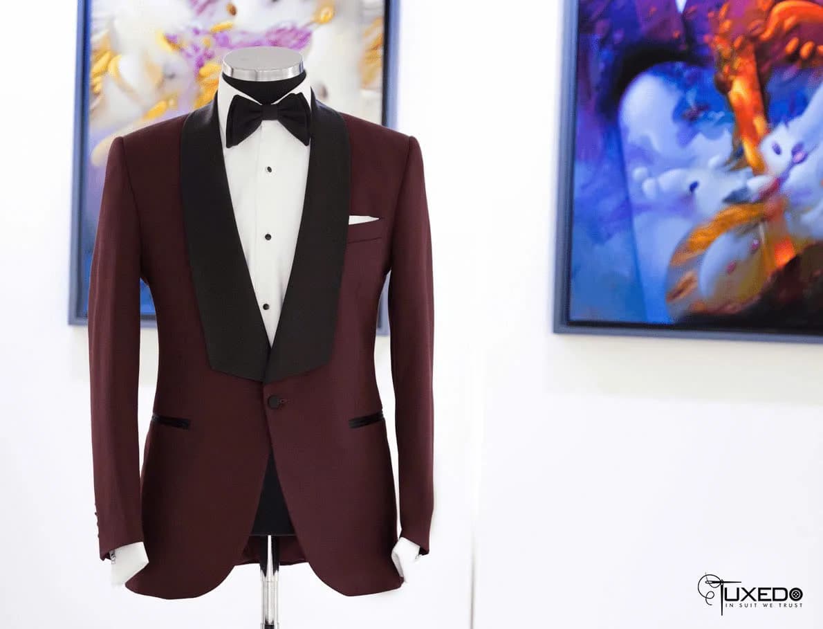 Tuxedo Đỏ Mận Ve Shawl Đen