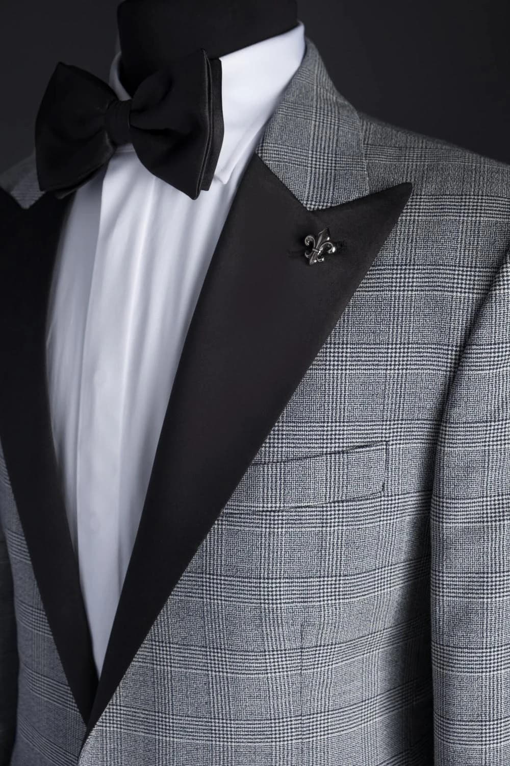 Tuxedo Caro Bạc Ve Đen