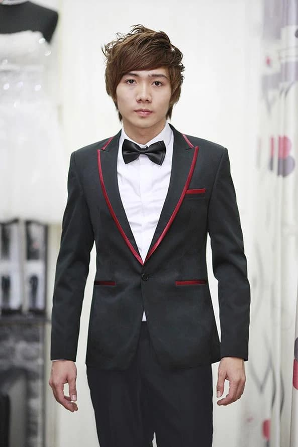 Tuxedo Viền Đỏ Kiêu Hãnh