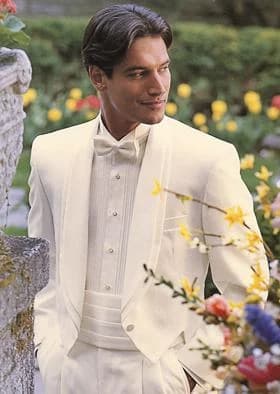 Tuxedo Trắng Ngà Đai Lụa