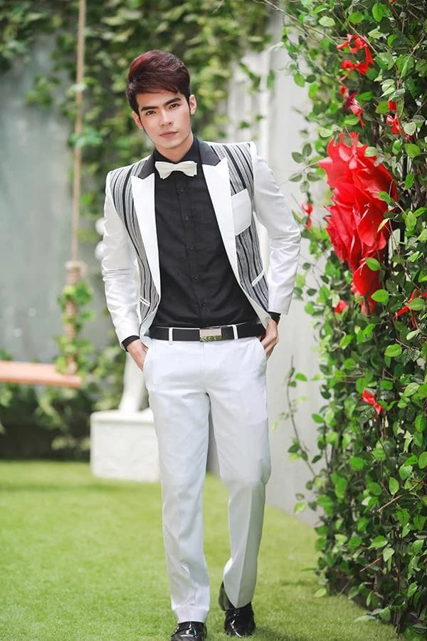 Tuxedo Trắng Sọc Ánh Bạc