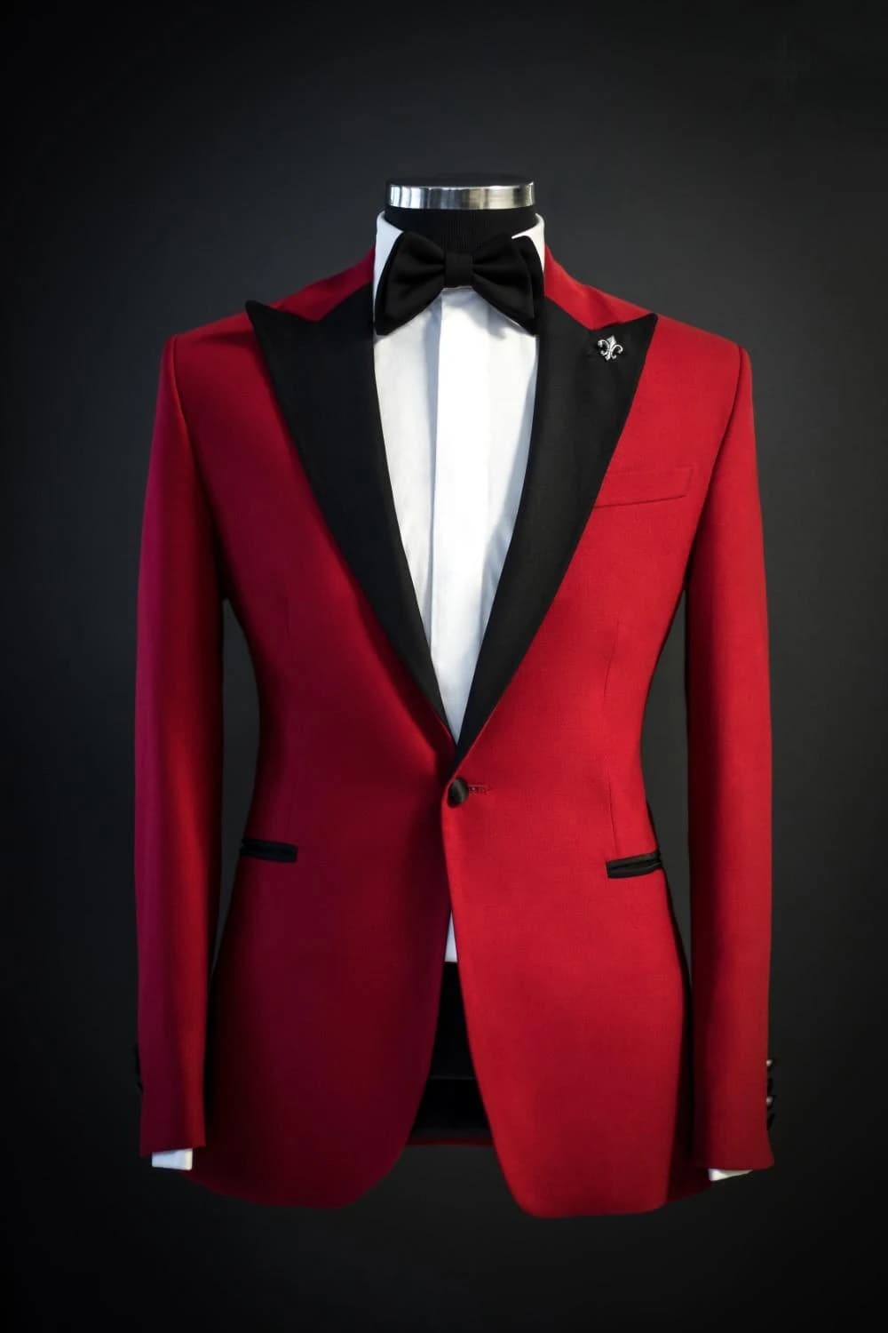 Tuxedo Đỏ Thẫm Ve Satin Đen