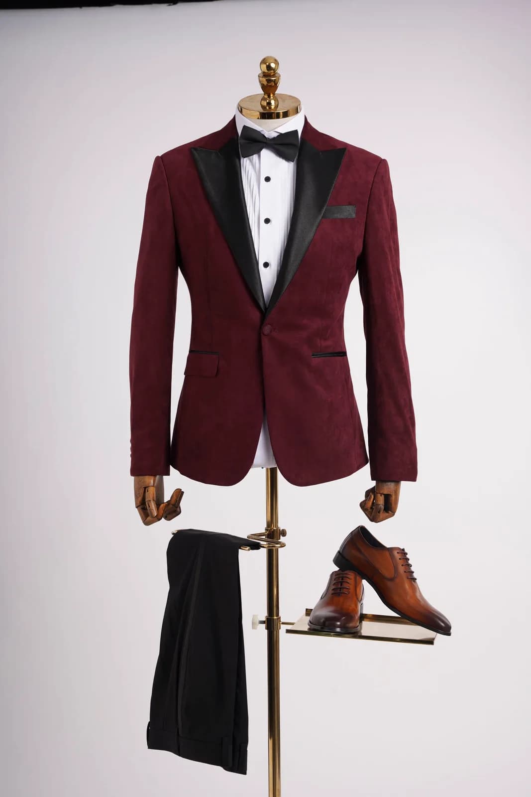 Tuxedo Đỏ Burgundy Vẻ Nhung Ve Nhọn Satin Một Khuy
