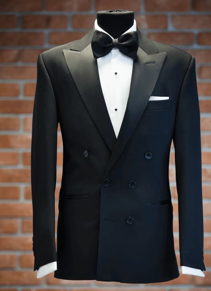 Tuxedo Đen Hai Hàng Khuy Ve Nhọn Lụa Khăn Túi Trắng