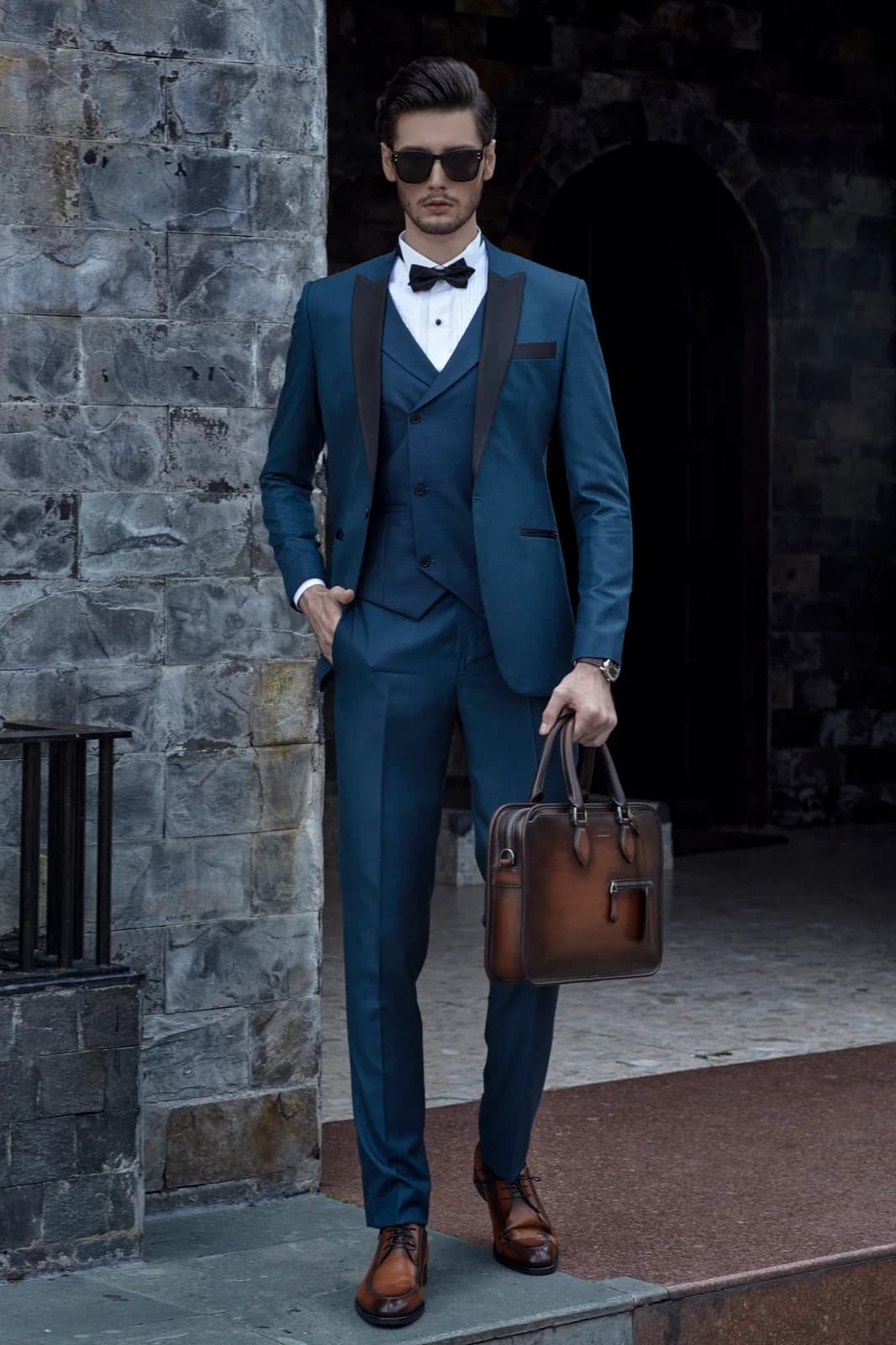Tuxedo Xanh Petrol Ba Mảnh Gilê Cài Chéo Ve Nhọn Đen
