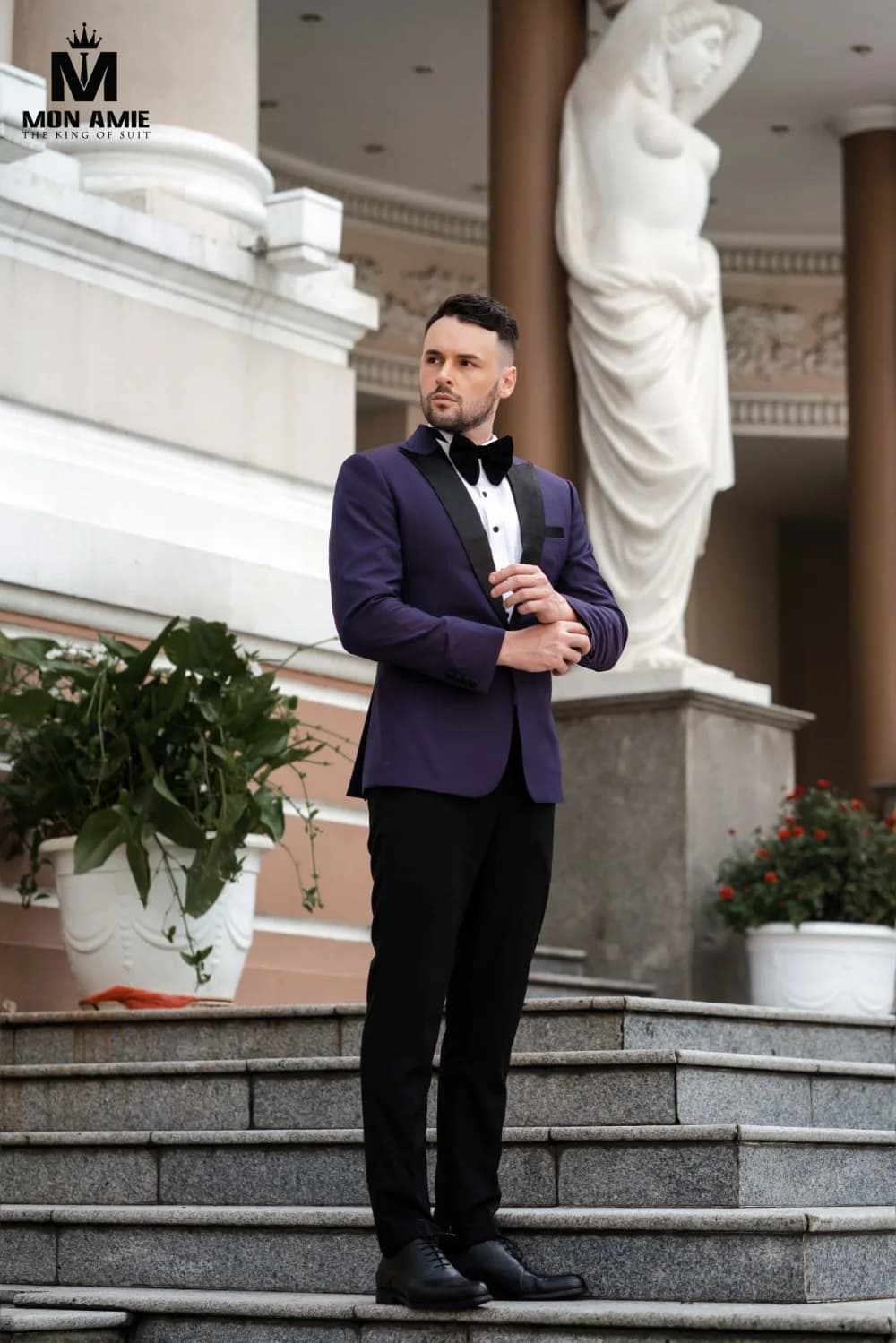 Tuxedo Tím Aubergine Một Khuy Ve Nhọn Satin Đen