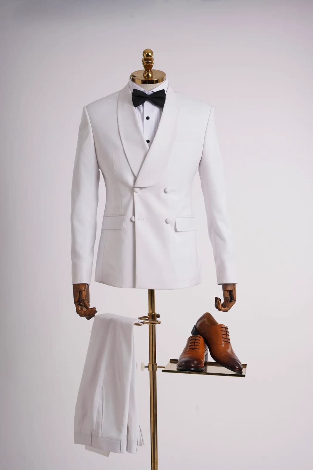 Tuxedo Trắng Hai Hàng Nút Bọc Ve Shawl Phối Nơ Đen