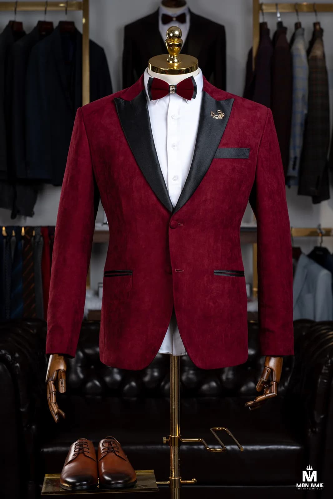 Tuxedo Nhung Đỏ Rượu Ve Nhọn Satin Đen Một Nút