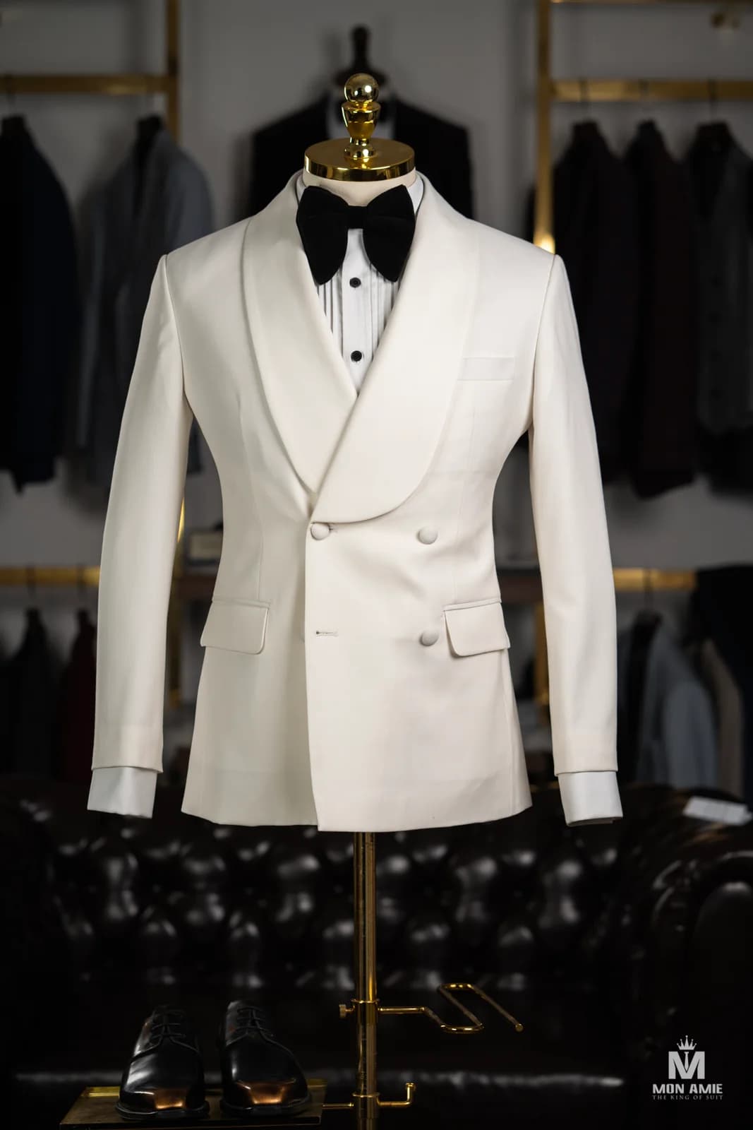 Tuxedo Trắng Kem Hai Hàng Nút Ve Shawl