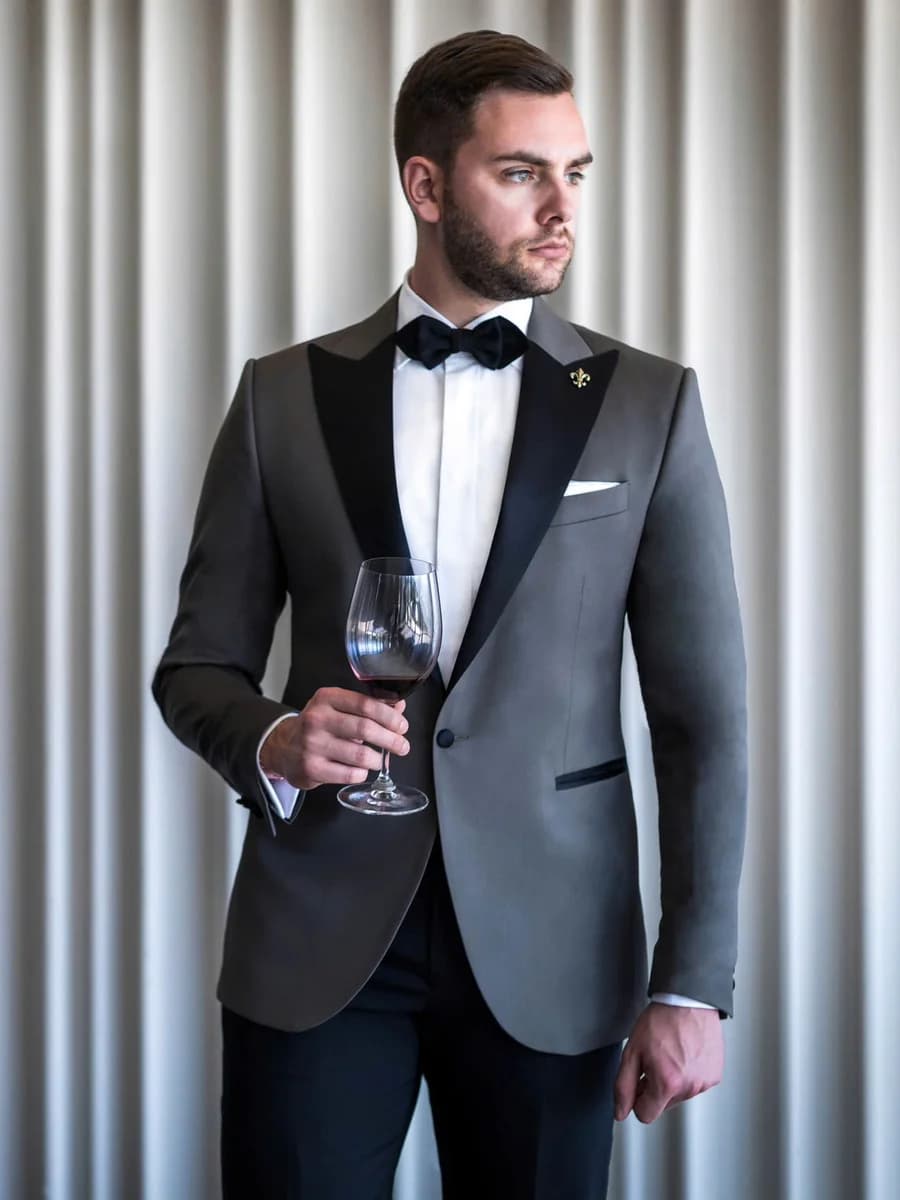 Tuxedo Xám Khói Ve Nhọn Satin