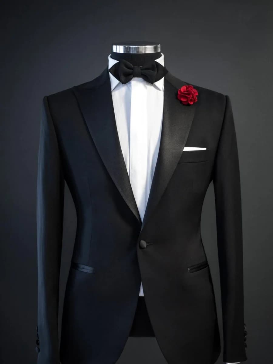 Tuxedo Đen Ve Nhọn Kinh Điển
