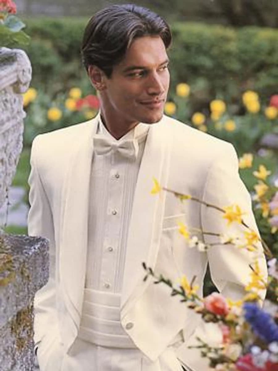 Tuxedo Trắng Ngà Đai Lụa