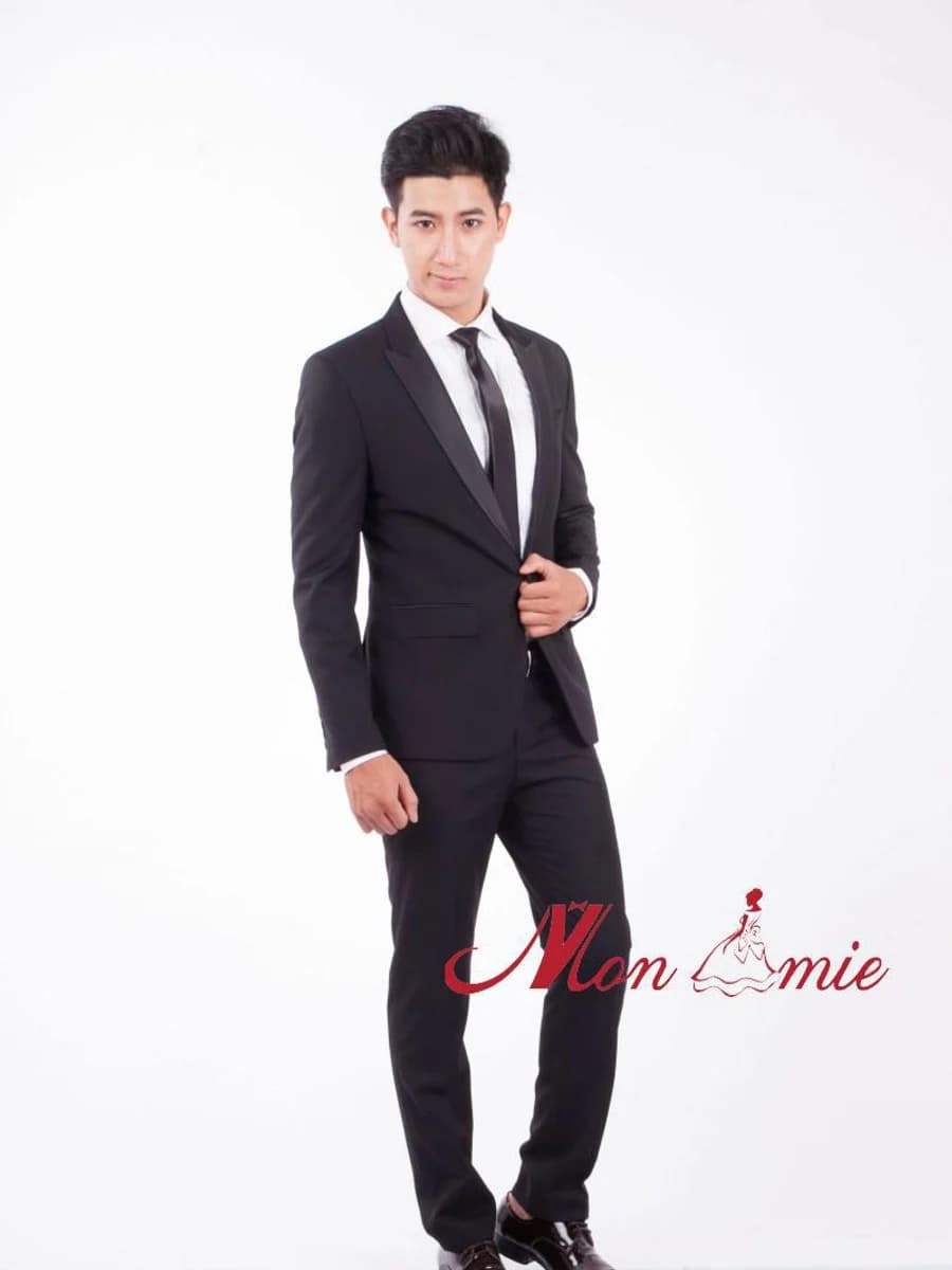Tuxedo Đen Ve Nhọn Satin