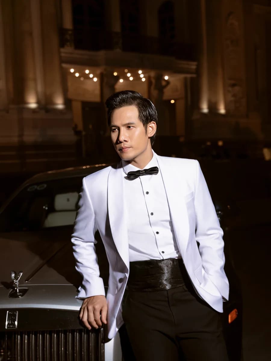 Tuxedo Trắng Ve Shawl Lớn Cummerbund Đen Nơ Bóng