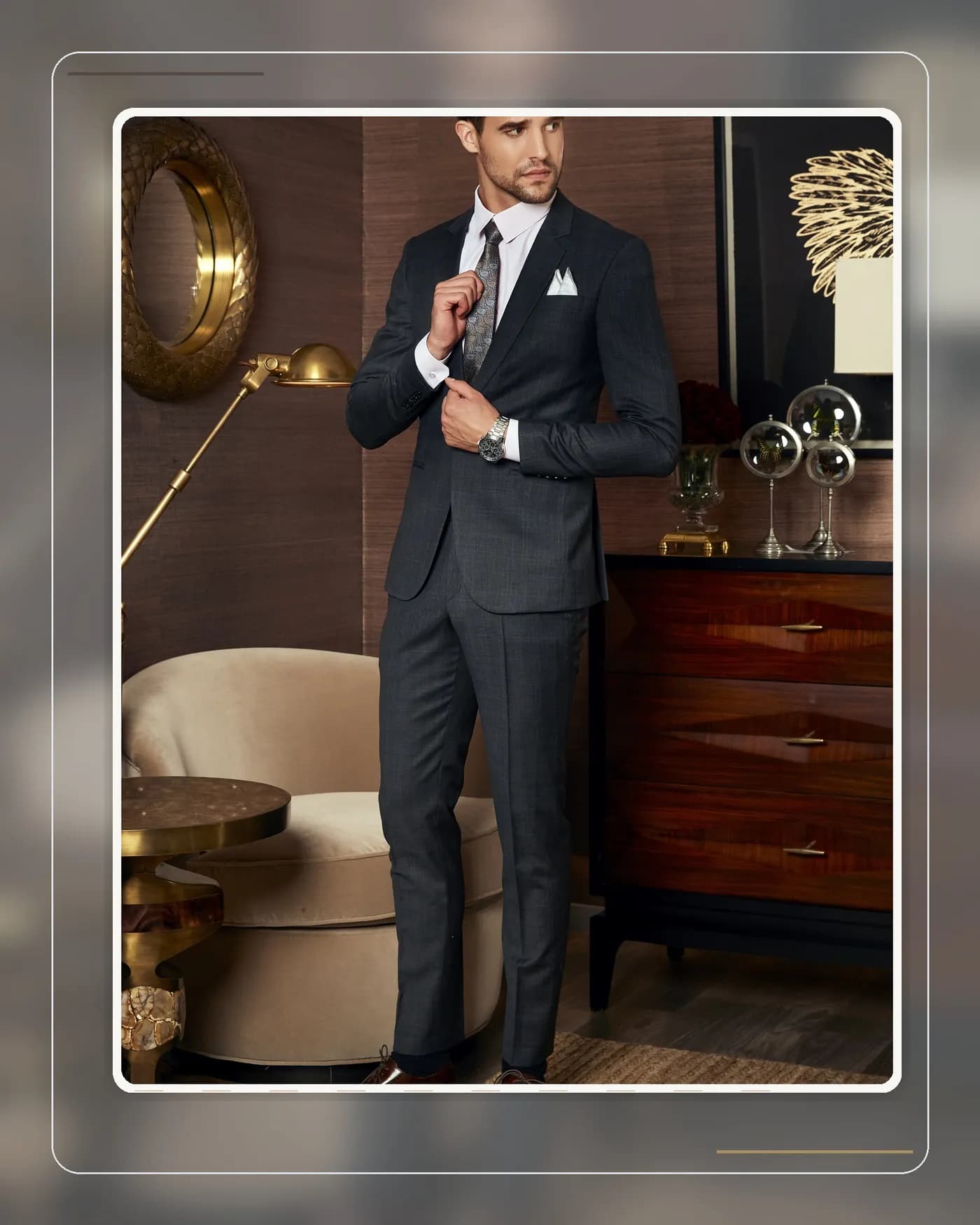 Pocket square phối màu tinh tế trên túi ngực áo vest Mon Amie