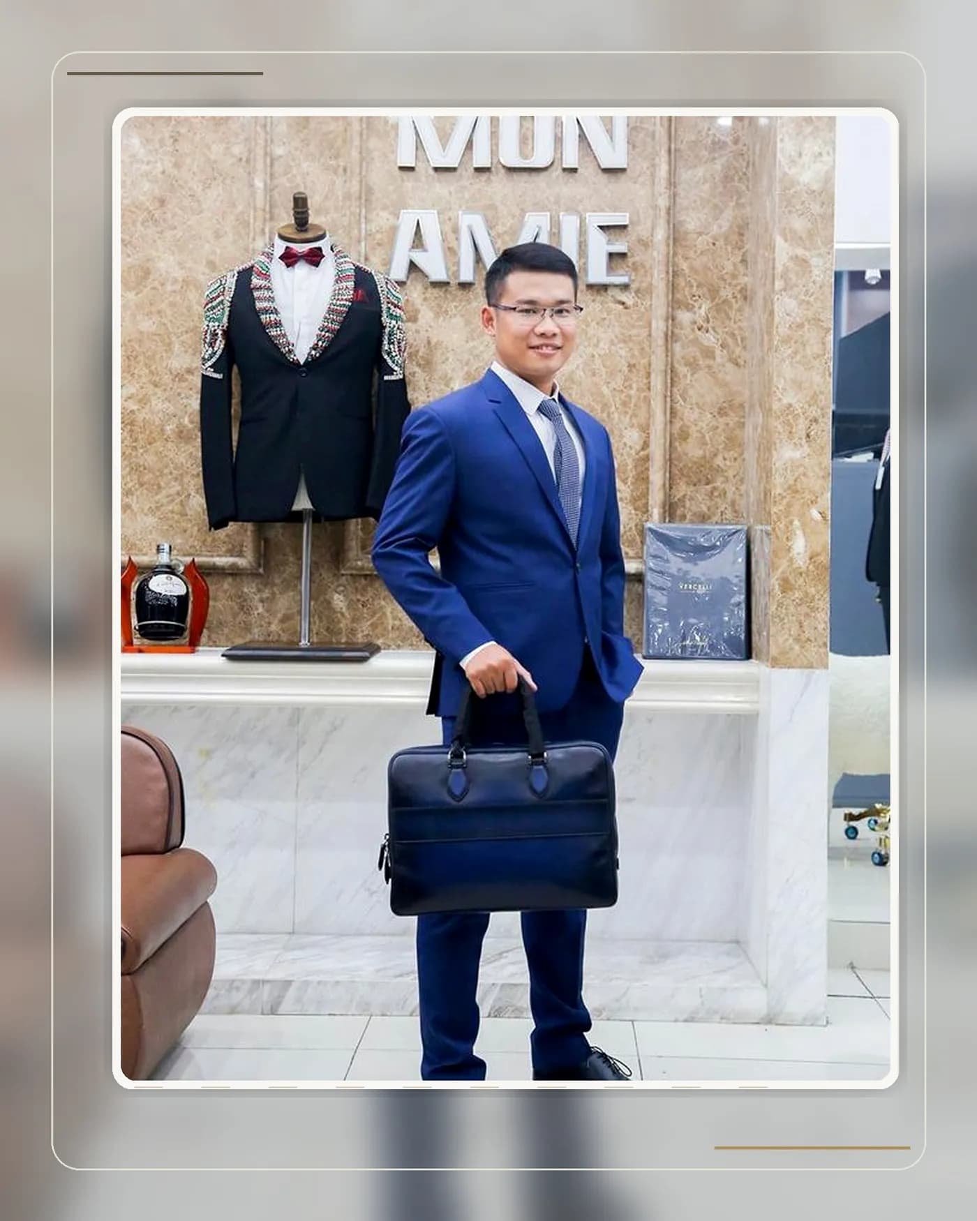 Áo vest ôm vừa vặn theo dáng người, thân trước phẳng không nếp kéo