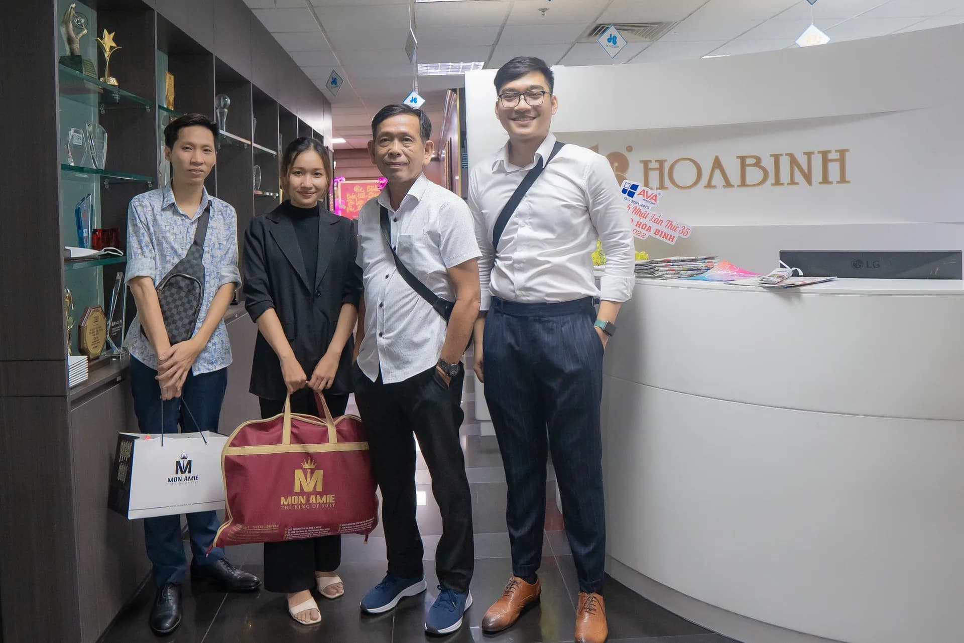 Đồng phục Hòa Bình