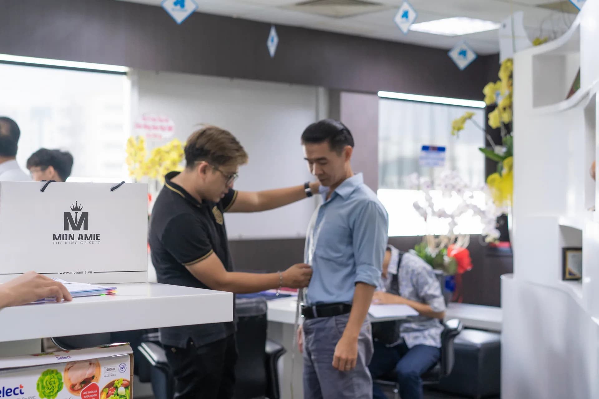 Đo dáng cho cán bộ tại văn phòng Hòa Bình