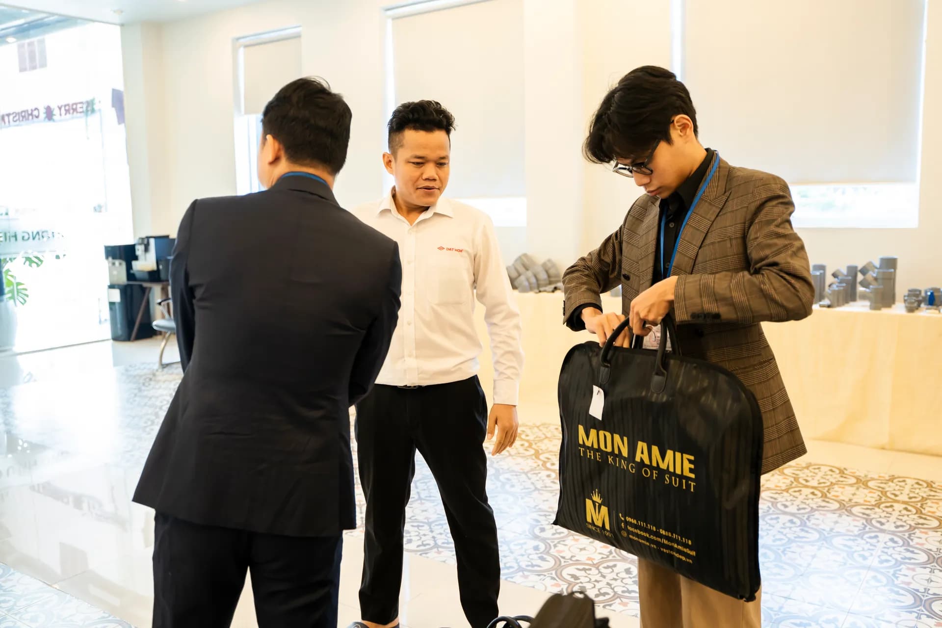 Đồng phục Nhựa Đạt Hòa — Mon Amie