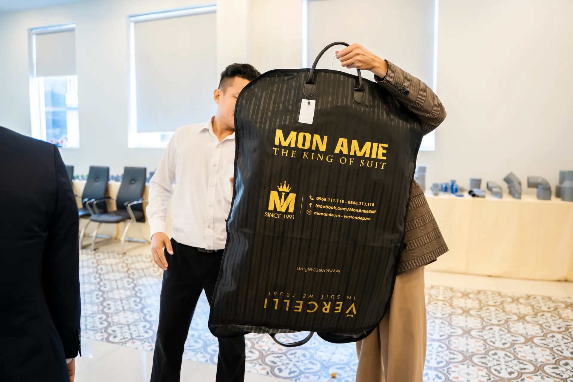 Đồng phục Nhựa Đạt Hòa — Mon Amie