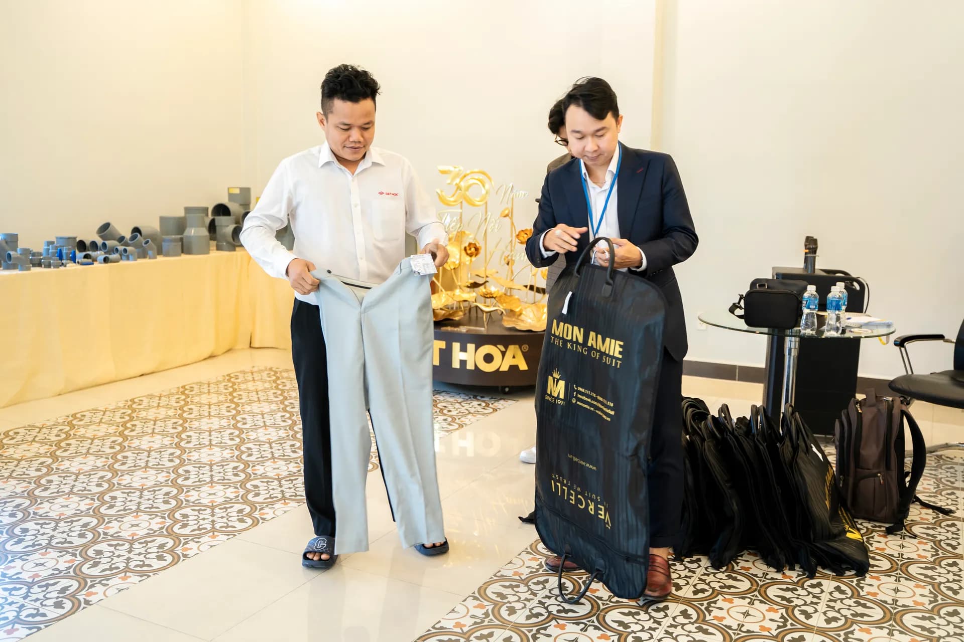 Đồng phục Nhựa Đạt Hòa — Mon Amie