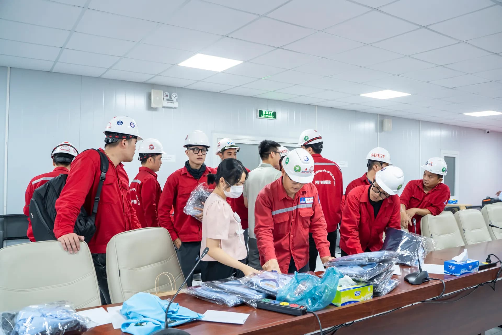 Đồng phục Petro Nhơn Trạch — Mon Amie
