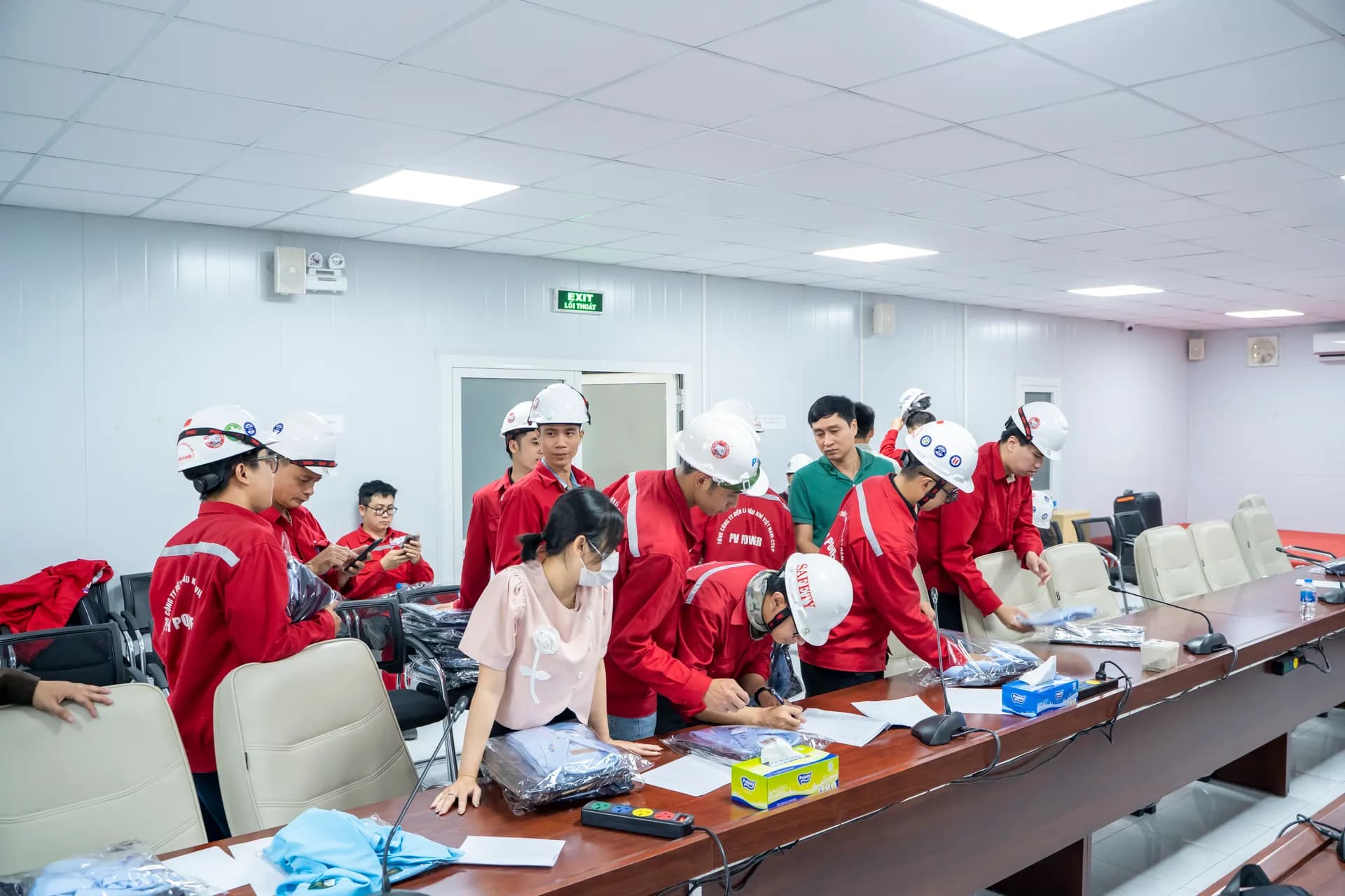 Đồng phục Petro Nhơn Trạch — Mon Amie
