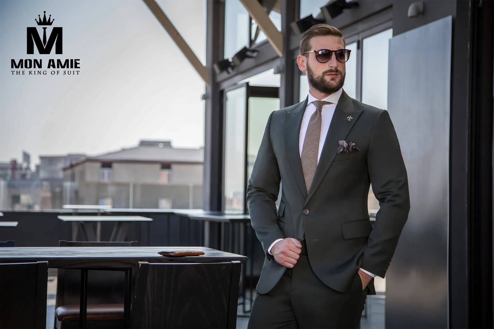 Business Man — Mon Amie