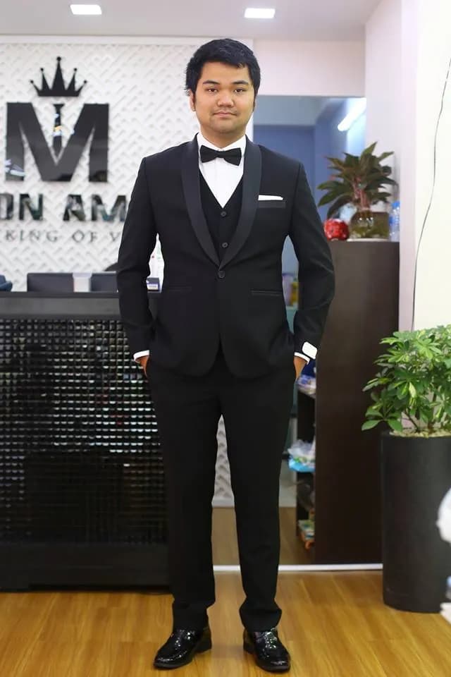 Khách hàng tại showroom — Mon Amie