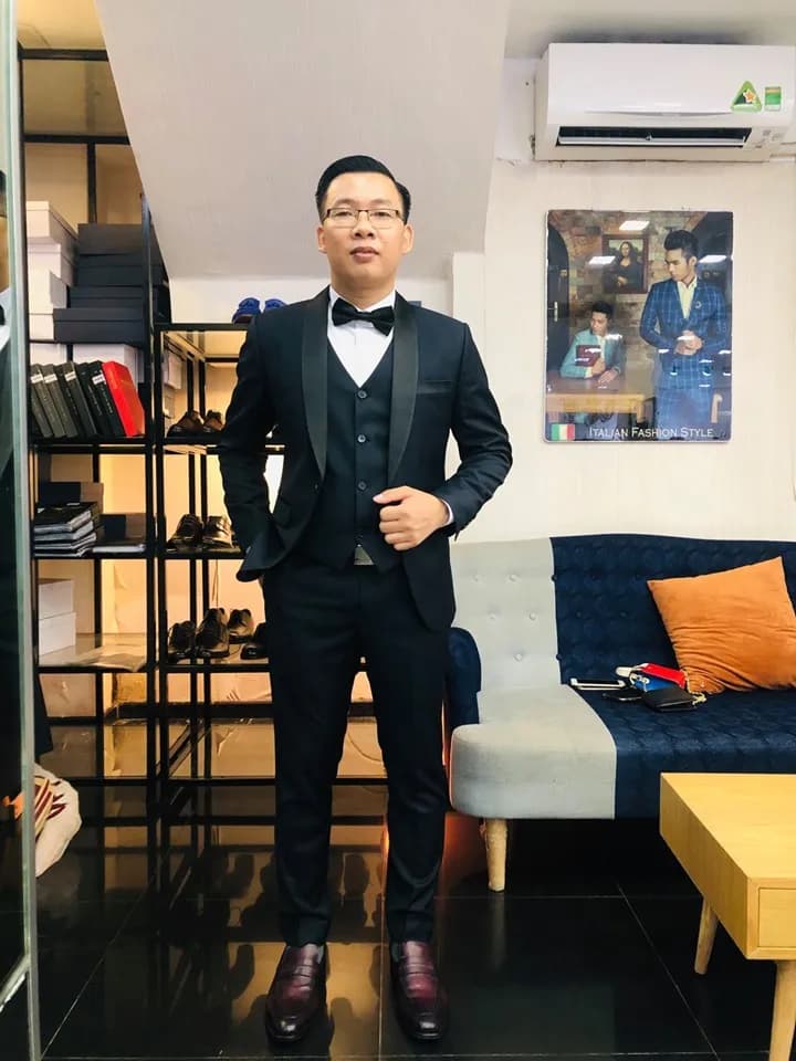 Khách hàng tại showroom — Mon Amie