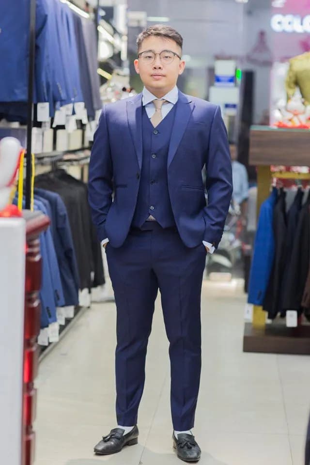 Khách hàng tại showroom — Mon Amie