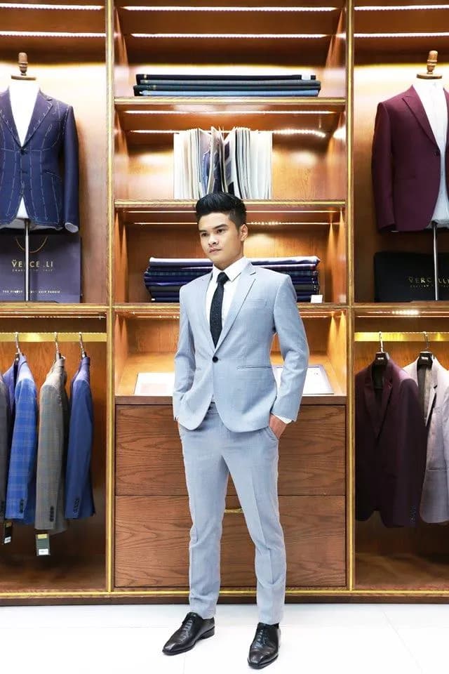 Khách hàng tại showroom — Mon Amie