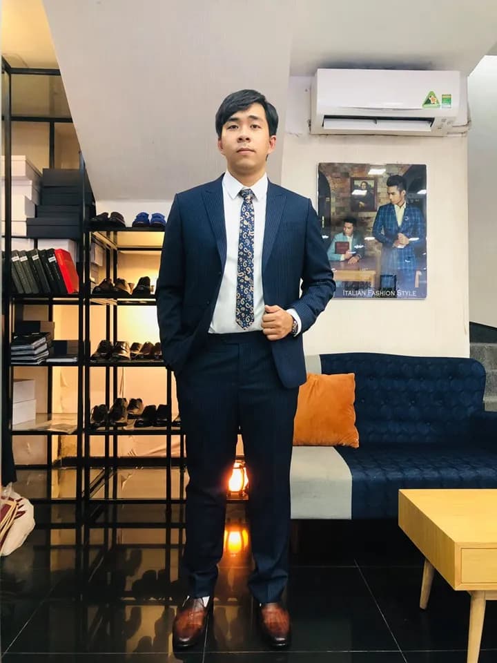 Khách hàng tại showroom — Mon Amie