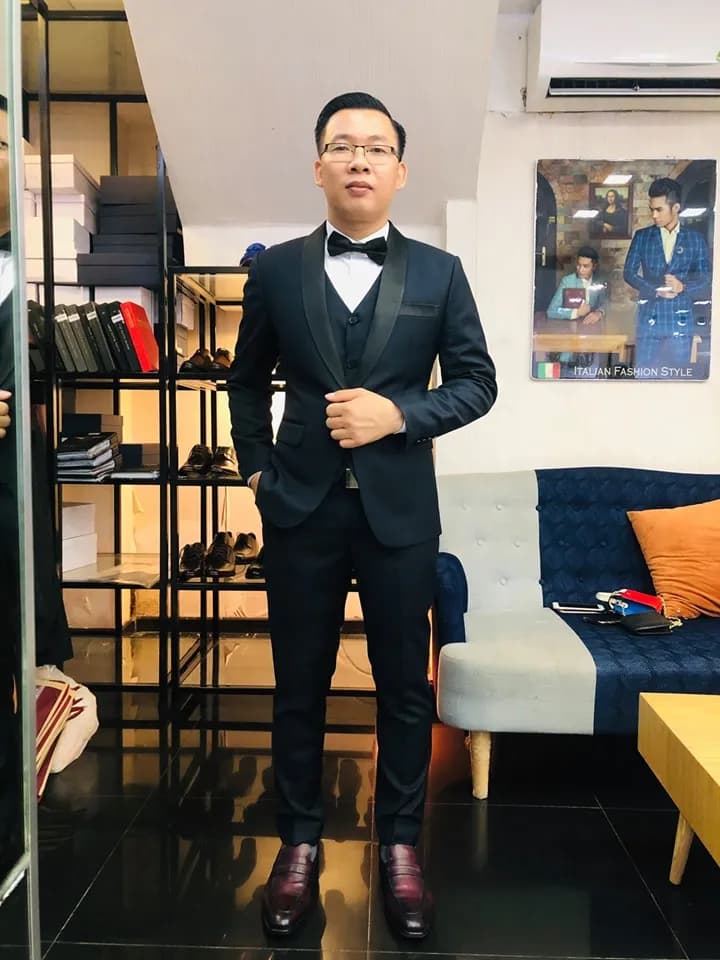 Khách hàng tại showroom — Mon Amie