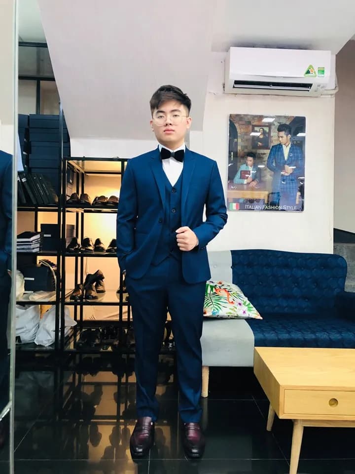 Khách hàng tại showroom — Mon Amie