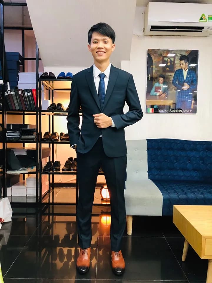 Khách hàng tại showroom — Mon Amie