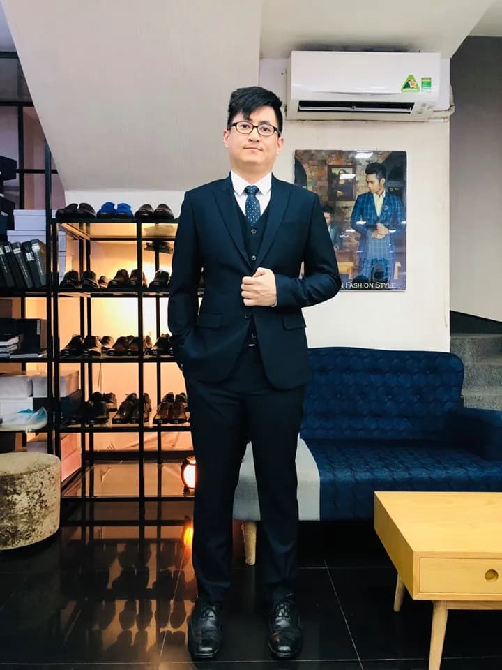 Khách hàng tại showroom — Mon Amie