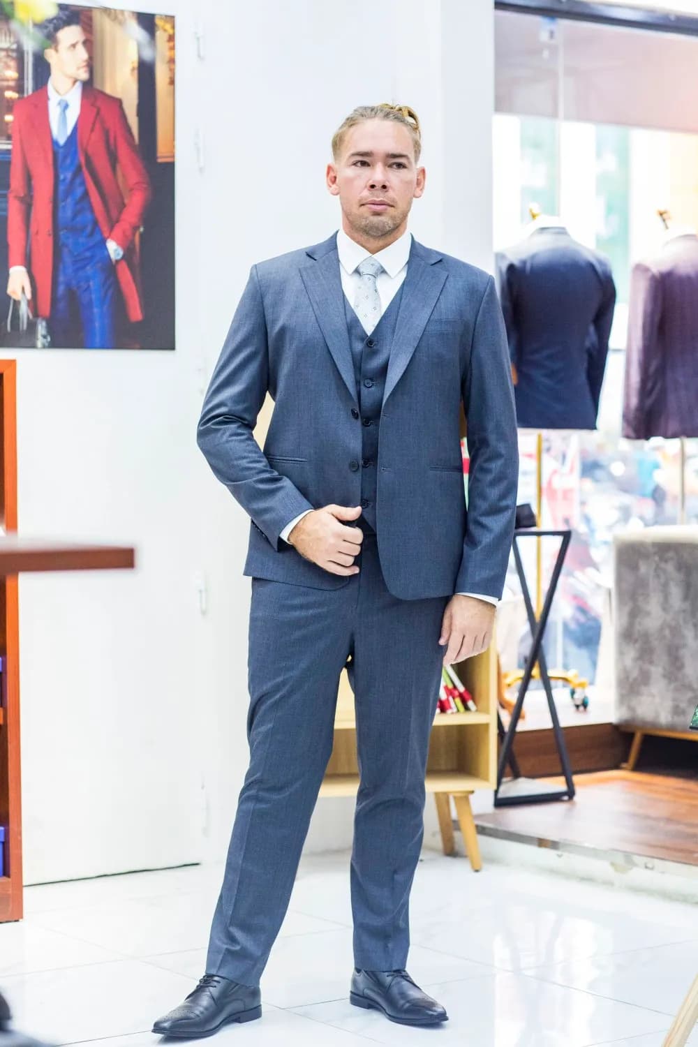 Khách hàng tại showroom — Mon Amie