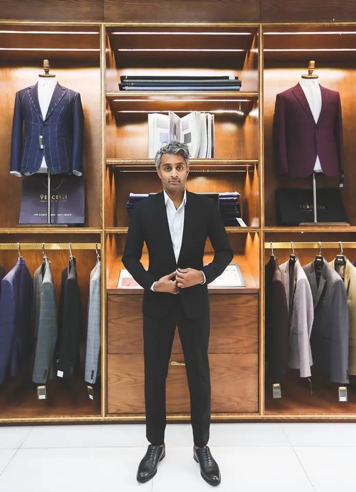 Khách hàng tại showroom — Mon Amie