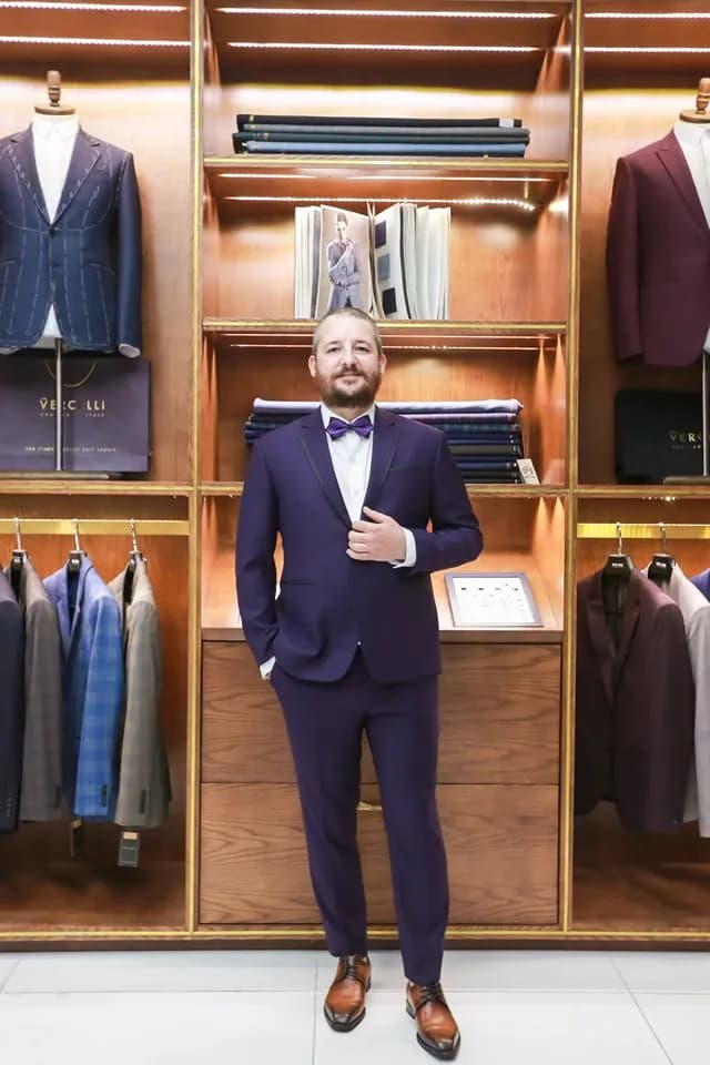 Khách hàng tại showroom — Mon Amie