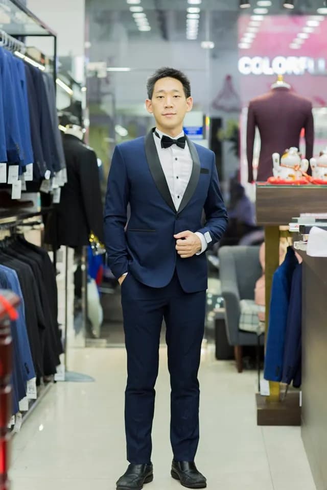 Khách hàng tại showroom — Mon Amie