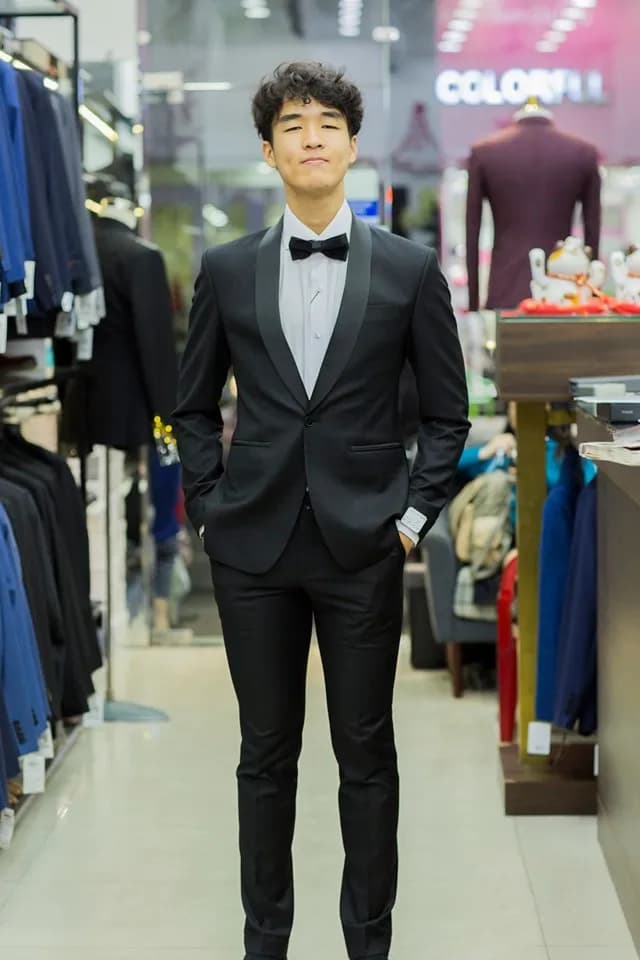 Khách hàng tại showroom — Mon Amie