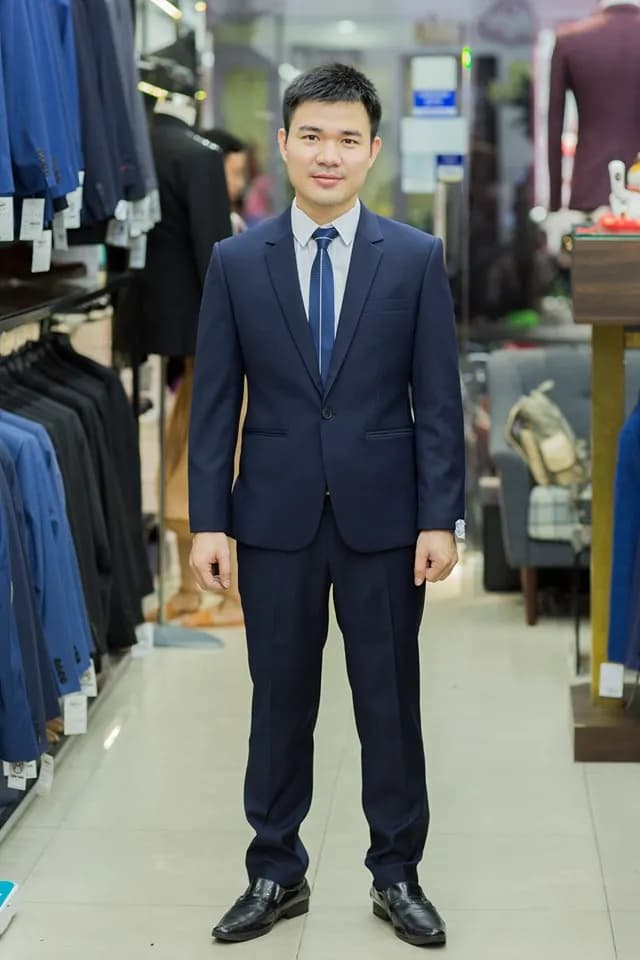 Khách hàng tại showroom — Mon Amie