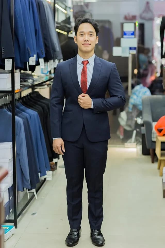 Khách hàng tại showroom — Mon Amie