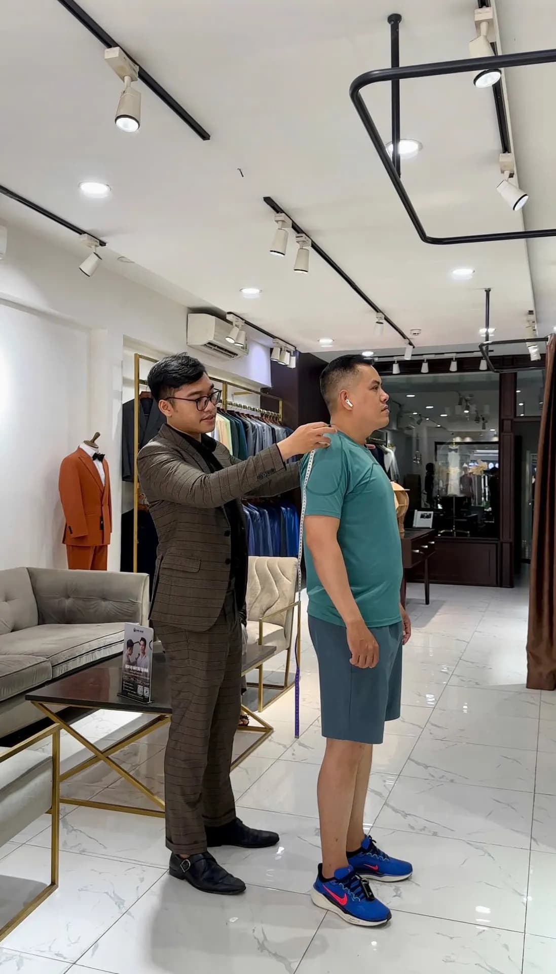 Phóng sự tại showroom — Mon Amie