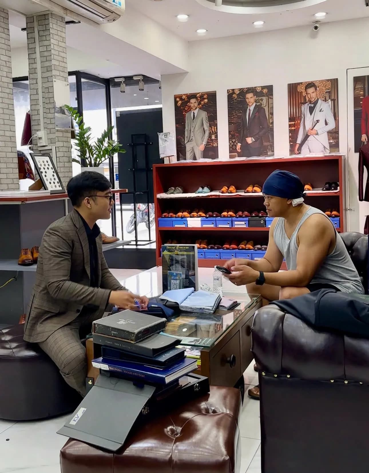 Phóng sự tại showroom — Mon Amie
