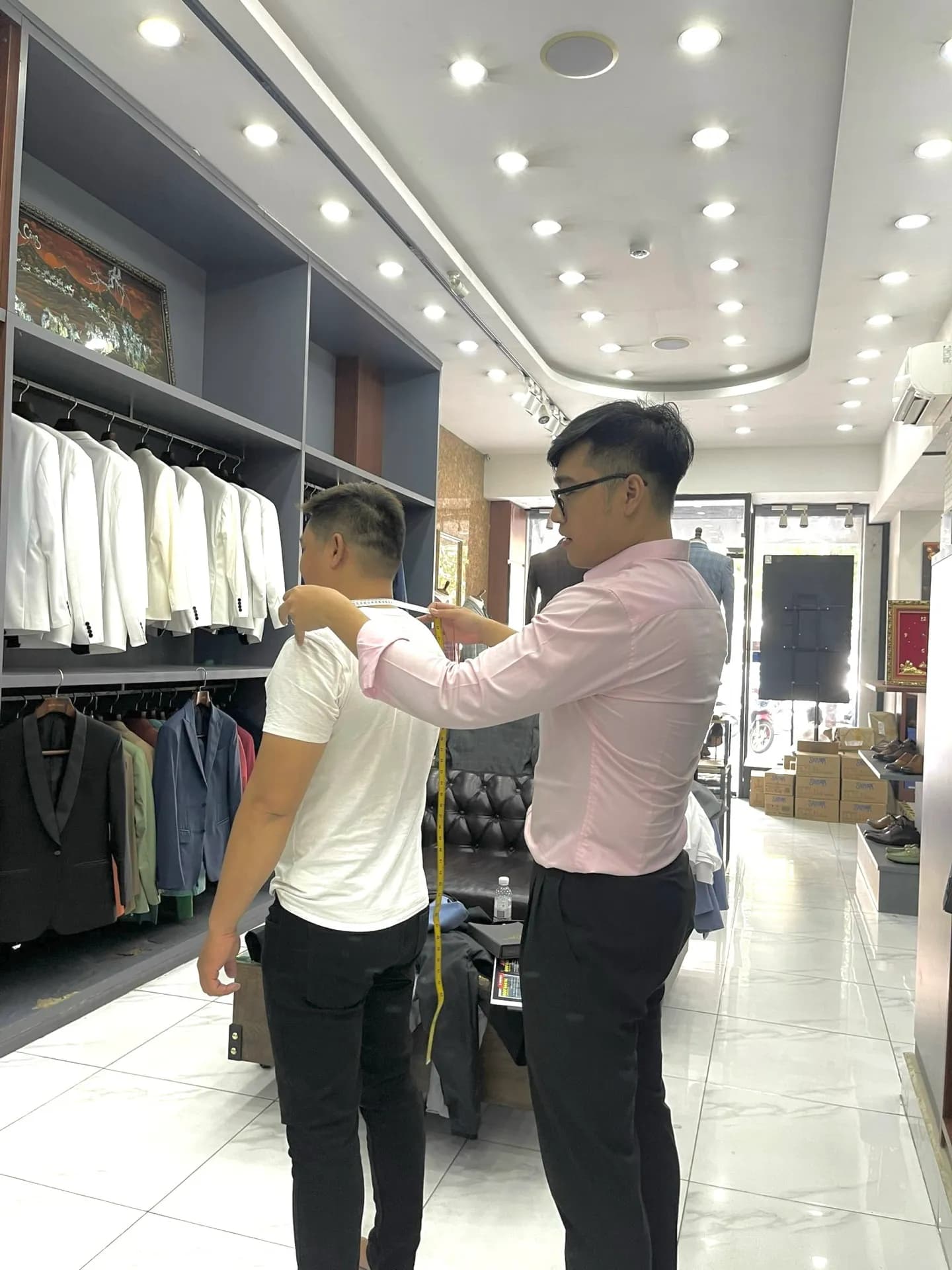 Phóng sự tại showroom — Mon Amie